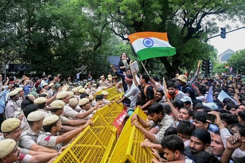 Monsoon Vigil: Hundreds Hold Overnight Candle-Lit Sit-In at Jantar Mantar Following July 20 Crackdown
